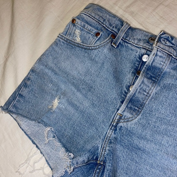 Levi’s High Rise Shorts 501 - Picture 3 of 5